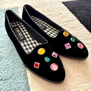 Vintage retro studded women’s Perry Ellis flats. Women’s size 7.5